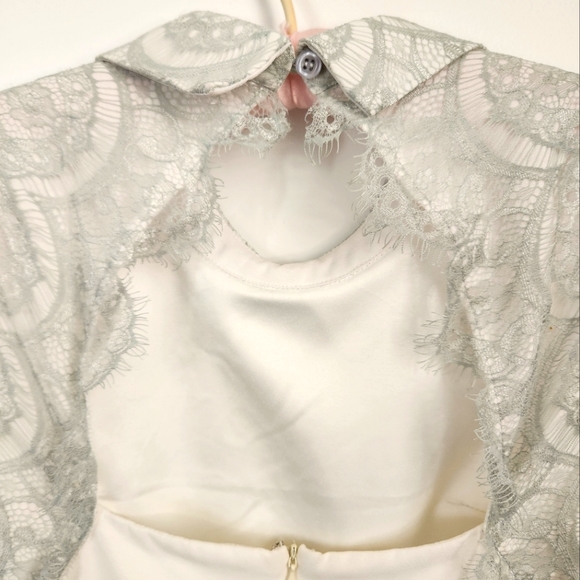 Lace dress with collar and key hole back. Size Small. - Picture 6 of 11